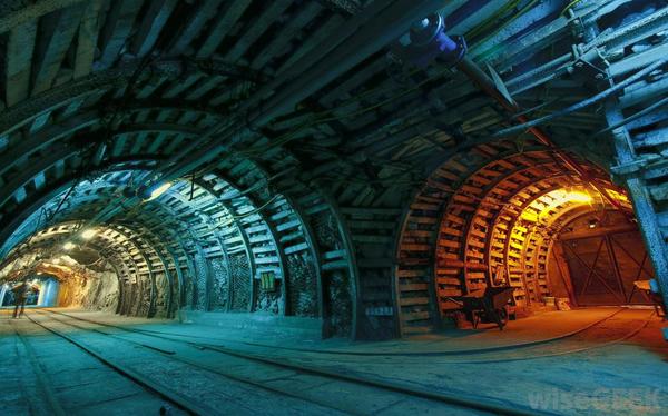 Crossroad of large tunnels in a mine